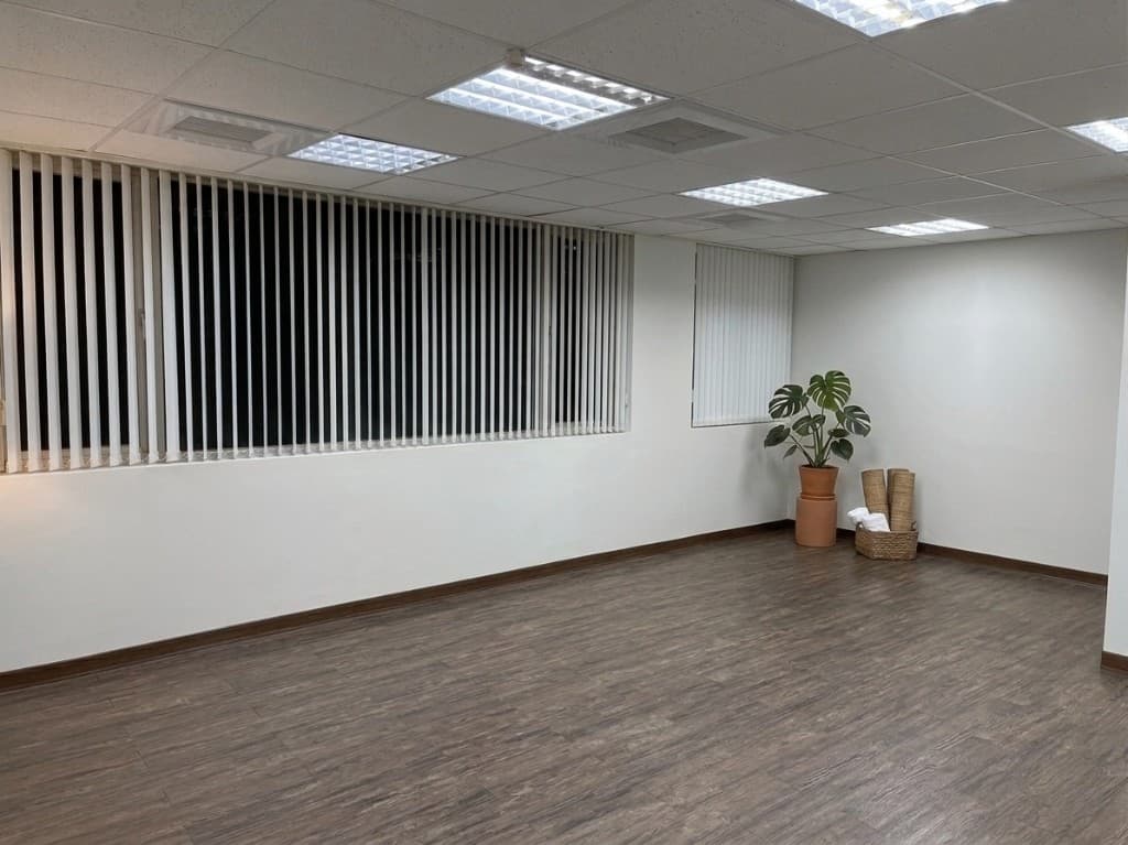 空間原始狀態，可自由配置使用